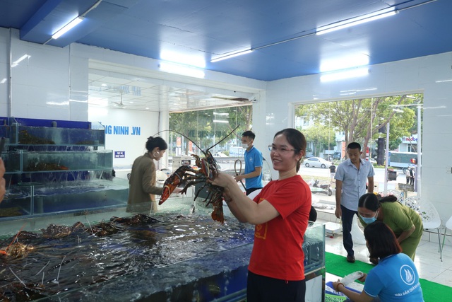 Chính thức khai trương siêu thị hải sản tươi sống tại Việt Nam - Ảnh 2.