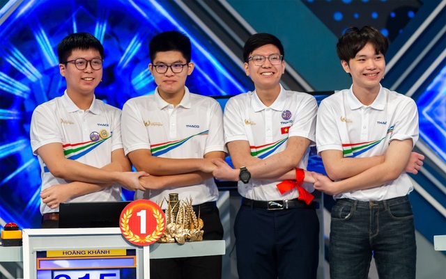 Bốn thí sinh vòng chung kết Olympia 2021 nhận học bổng từ Swinburne Việt Nam - Ảnh 1.