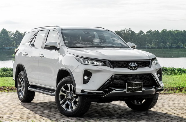 Toyota Fortuner ưu đãi gần 20 triệu đồng, tăng cạnh tranh trong phân khúc SUV 7 chỗ tại Việt Nam - Ảnh 3.