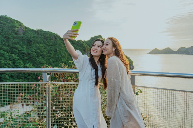 Check-in &ldquo;ch&aacute;y m&aacute;y&rdquo; m&ugrave;a lễ hội tại thi&ecirc;n đường biển đảo miền Bắc - Ảnh 7.