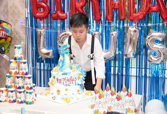 Ông xã Hoa hậu Bùi Thị Hà tự tay trang trí không gian tiệc đón sinh nhật con trai - Ảnh 2.