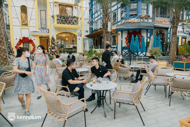 Hé lộ loạt địa điểm siêu đẹp mùa Giáng sinh 2021 ở Sài Gòn: Số 1 mới toanh - hoành tráng từ cái nhìn đầu tiên! - Ảnh 2.