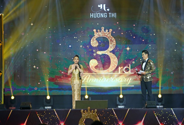 Việt Hương chu đáo chăm lo cho ông xã Hoài Phương trong lần đầu làm live concert - Ảnh 1.