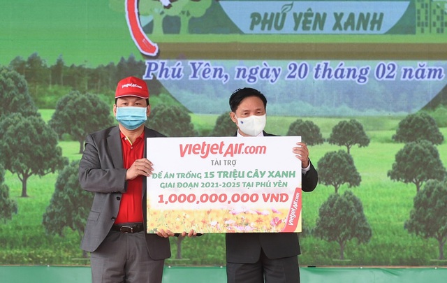 Vietjet hưởng ứng lời kêu gọi trồng cây vì một Việt Nam xanh - Ảnh 1.