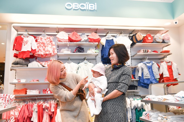 Gia đình ca nương Kiều Anh, doanh nhân Hà Linh sắm sửa cho bé yêu với trang phục đến từ nước Pháp - Ảnh 6.