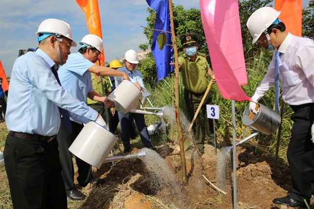 Nippon Paint Việt Nam chung tay cùng tỉnh Bến Tre phát động trồng 10 triệu cây xanh - Ảnh 1.