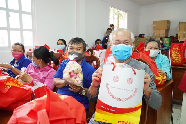 Hướng về cộng đồng, Vietjet tặng quà Tết người khuyết tật TP.HCM - Ảnh 5.