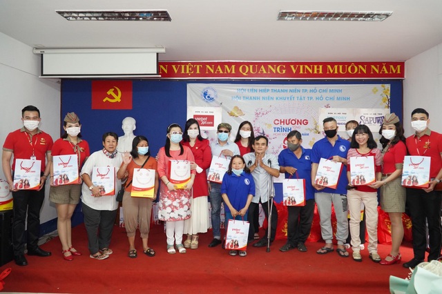Hướng về cộng đồng, Vietjet tặng quà Tết người khuyết tật TP.HCM - Ảnh 1.