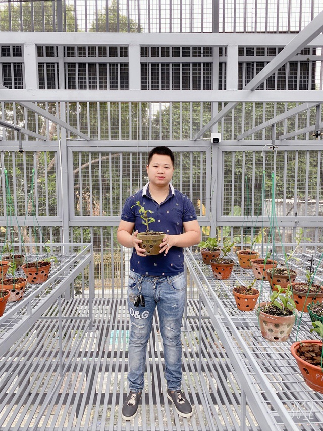 Đặng Khải Ho&agrave;n - chủ vườn lan ở H&agrave; Nam chứng minh th&uacute; chơi lan kh&ocirc;ng ph&acirc;n biệt tuổi t&aacute;c - Ảnh 1.