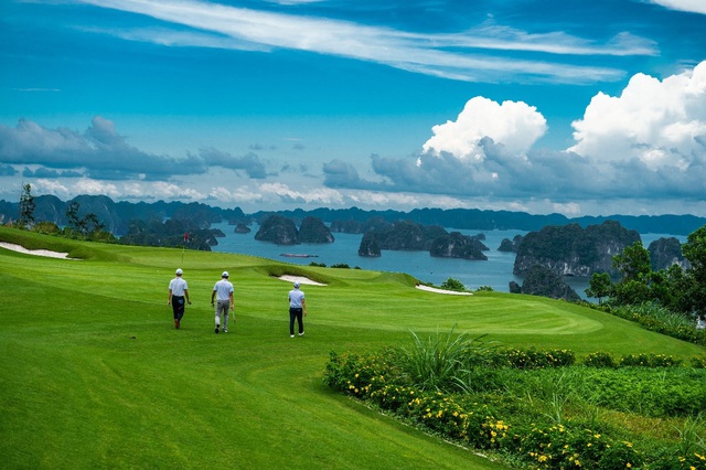 Chơi golf bên vịnh biển đẹp nhất Châu Á: Hội nghiện golf không thể bỏ qua - Ảnh 1.