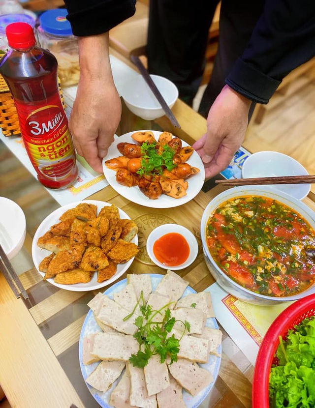 Nh&agrave; n&agrave;o m&agrave; chẳng c&oacute; m&aacute;i, đ&agrave;n &ocirc;ng hiện đại v&agrave;o bếp c&oacute; g&igrave; sai - Ảnh 1.
