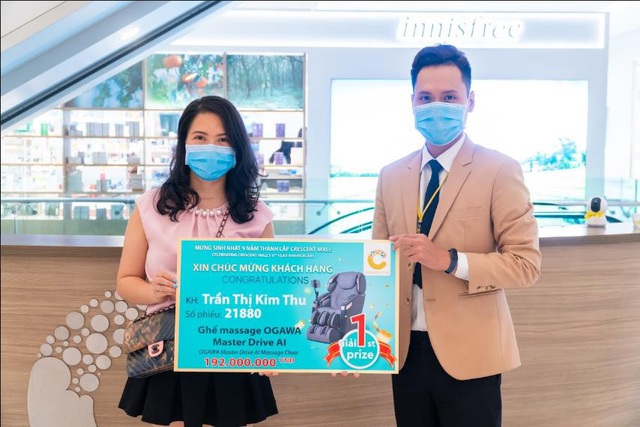 Hơn 1 tỷ đồng được trao tặng khách hàng may mắn trúng thưởng mừng sinh nhật Crescent Mall - Ảnh 1.