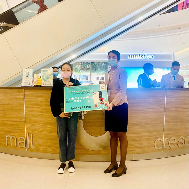 Hơn 1 tỷ đồng được trao tặng khách hàng may mắn trúng thưởng mừng sinh nhật Crescent Mall - Ảnh 2.
