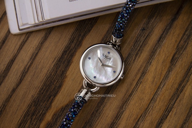 10 chiếc đồng hồ Swarovski nữ đính đá gây choáng vì quá đẹp - Ảnh 1.