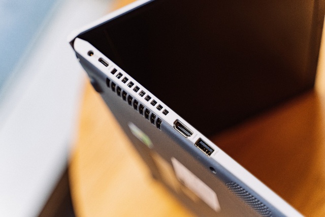 Mẫu laptop phổ th&ocirc;ng trang bị CPU l&ecirc;n đến 8 nh&acirc;n 16 luồng sẽ l&agrave;m người d&ugrave;ng kinh ngạc v&igrave; hiệu năng si&ecirc;u khủng của m&igrave;nh - Ảnh 4.