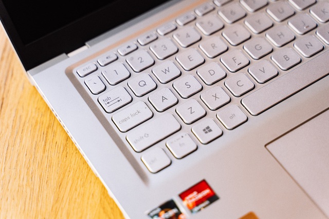 Mẫu laptop phổ th&ocirc;ng trang bị CPU l&ecirc;n đến 8 nh&acirc;n 16 luồng sẽ l&agrave;m người d&ugrave;ng kinh ngạc v&igrave; hiệu năng si&ecirc;u khủng của m&igrave;nh - Ảnh 6.