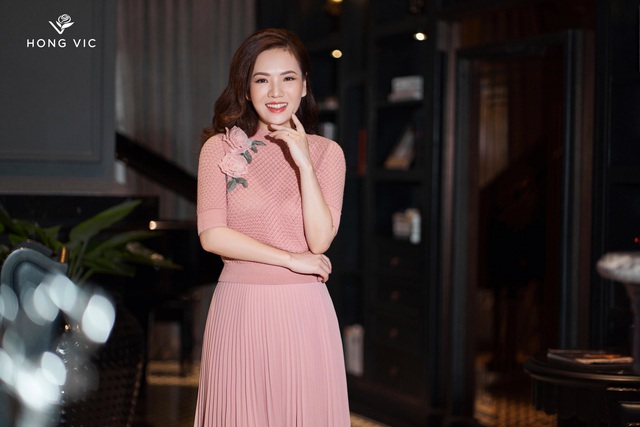 MC Đan Lê xinh đẹp tỏa nắng trong BST Xuân - Hè của Hong Vic Fashion - Ảnh 3.