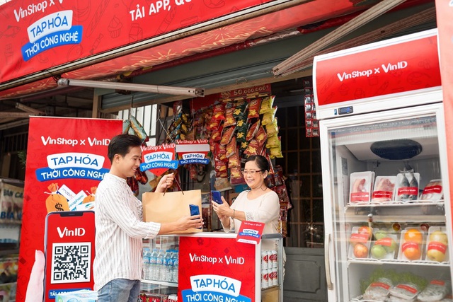VinShop tặng gói bảo hiểm sức khỏe cho 65.000 chủ tạp hóa - Ảnh 1. VinShop tặng gói bảo hiểm sức khỏe cho 65.000 chủ tạp hóa - Ảnh 1.