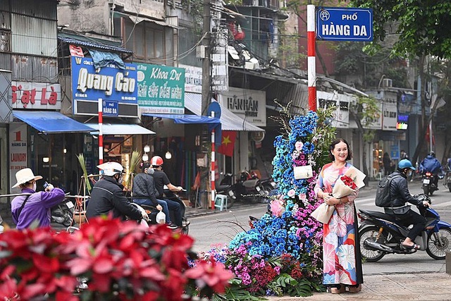 More than 100 light poles "bloom" in the center of Hanoi - Photo 9.