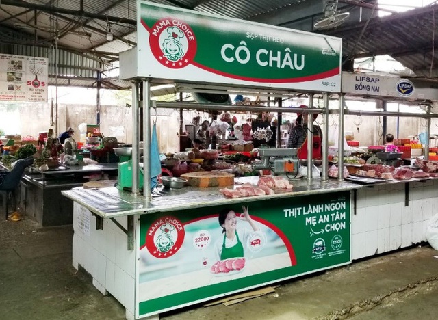 Yên tâm khi mua thịt có thương hiệu tại chợ truyền thống - Ảnh 2.