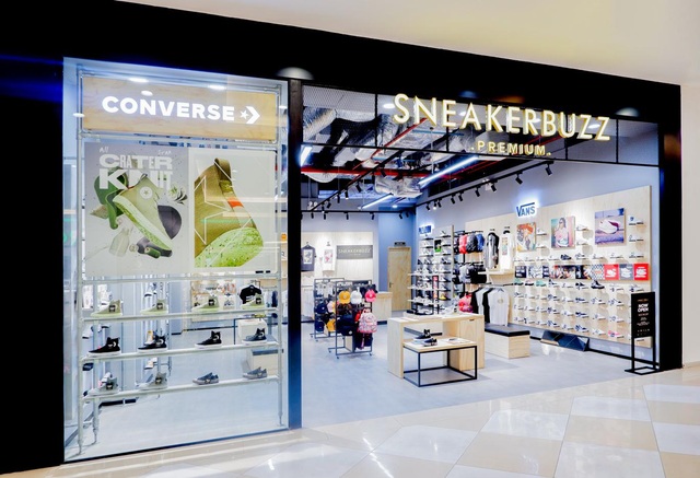 Khám phá ngay không gian mua sắm “sang xịn mịn” Premium Store của Sneaker Buzz vừa chính thức có mặt tại Hà Nội - Ảnh 1.