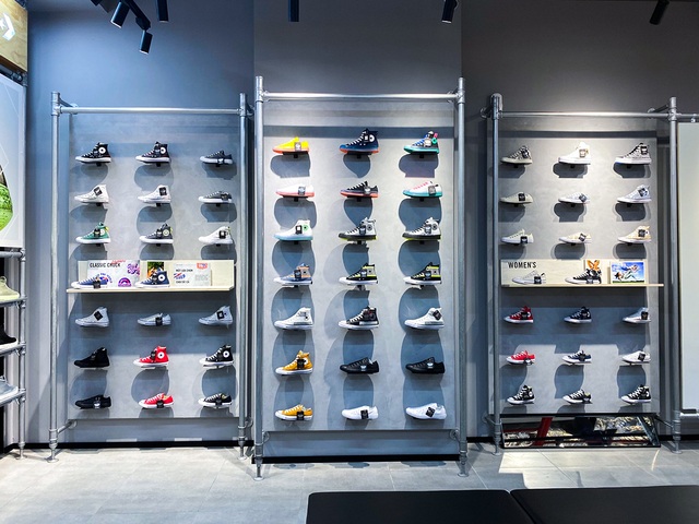 Khám phá ngay không gian mua sắm “sang xịn mịn” Premium Store của Sneaker Buzz vừa chính thức có mặt tại Hà Nội - Ảnh 4.