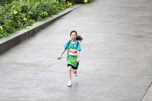 Những chân chạy nhí ở Ecopark Marathon 2021 - Ảnh 6.
