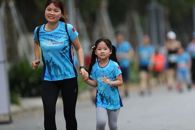 Những chân chạy nhí ở Ecopark Marathon 2021 - Ảnh 7.