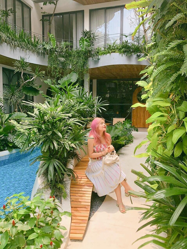 Xuất hiện khách sạn ngay trung tâm Sài Gòn mà cứ ngỡ là resort nào đó ngoài biển, nhiều góc “chill” xỉu lại chuẩn “tropical vibe” - Ảnh 2.