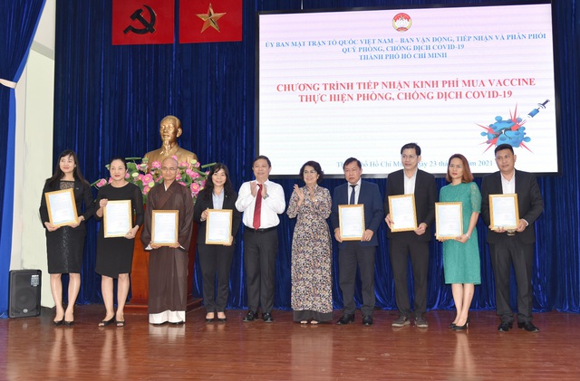 Cổ đông SCB ủng hộ quỹ phòng chống dịch Covid-19 của TP Hồ Chí Minh - Ảnh 1.