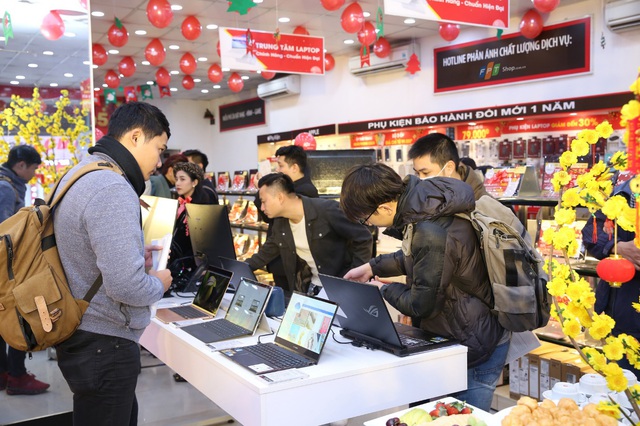 FPT Shop giảm thêm 10% cho hàng loạt laptop, tốc độ tăng trưởng hàng đầu thị trường - Ảnh 2.
