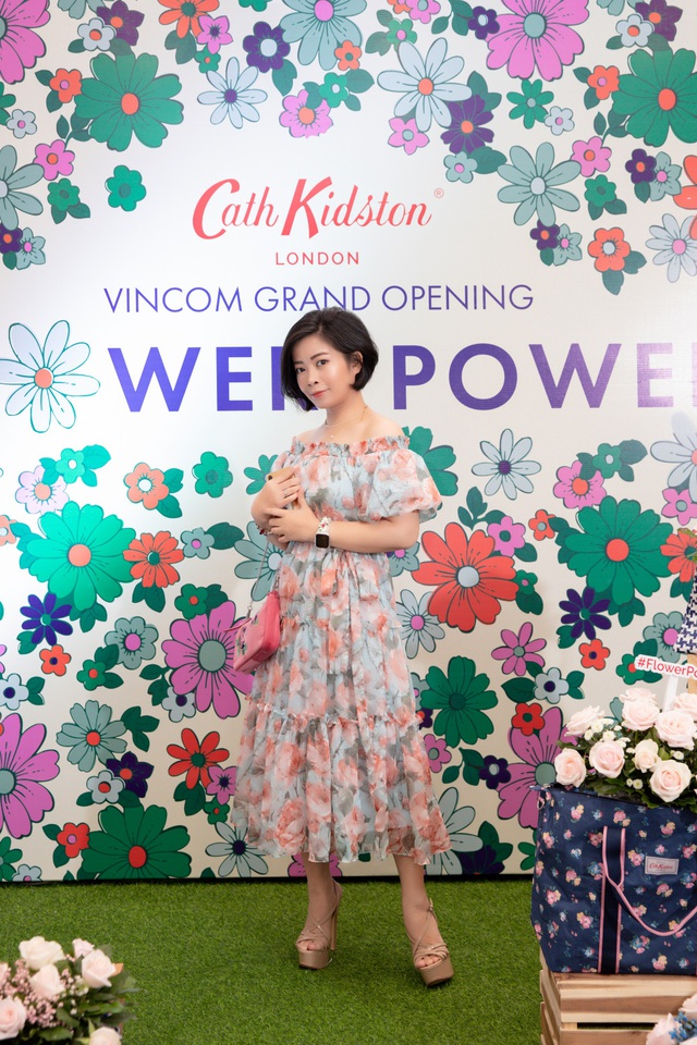 Cath Kidston ra mắt giới mộ điệu thời trang BST Xuân Hè 2021 sử dụng chất liệu tái chế mang tên Flower Power - Ảnh 5.
