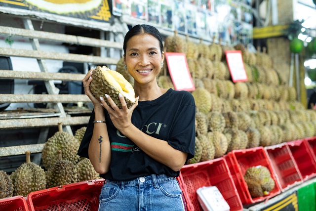 Siêu mẫu Bằng Lăng “phải lòng” văn hóa ẩm thực độc đáo của Singapore - Ảnh 3.