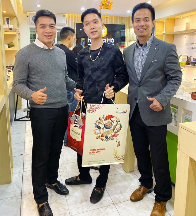 Chủ cửa hàng Nguyễn Trọng Trung chia sẻ bí quyết kinh doanh điện thoại với số vốn ít - Ảnh 1.