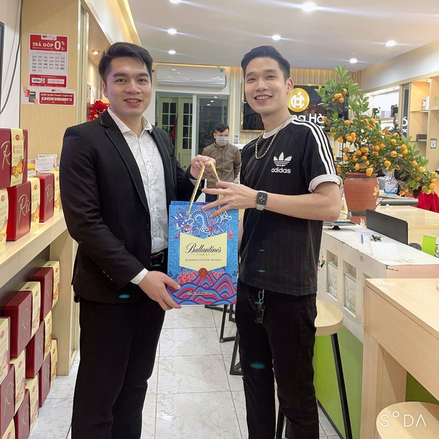 Chủ cửa hàng Nguyễn Trọng Trung chia sẻ bí quyết kinh doanh điện thoại với số vốn ít - Ảnh 3.
