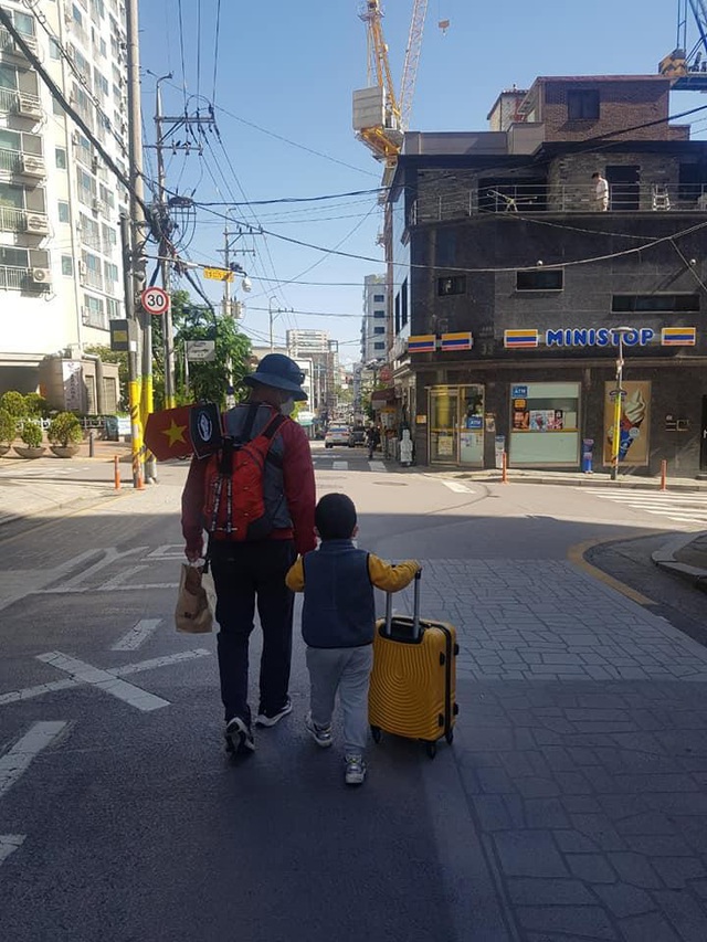 Gặp gỡ chàng trai đi bộ xuyên Hàn: Từ nỗi khao khát của “người truyền lửa” - Ảnh 3.