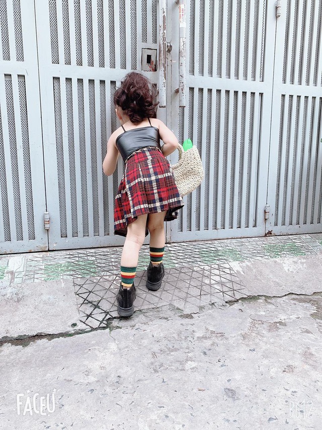 L&agrave;m &ldquo;mẫu ruột&rdquo; b&aacute;n h&agrave;ng online, b&eacute; g&aacute;i gi&uacute;p shop của mẹ tha hồ đắt kh&aacute;ch - Ảnh 7.
