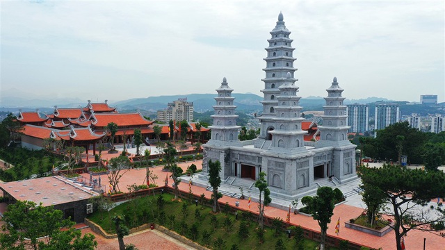Đẹp ngoạn mục quần thể văn hóa tâm linh trên đỉnh Ba Đèo, Hạ Long - Ảnh 6.