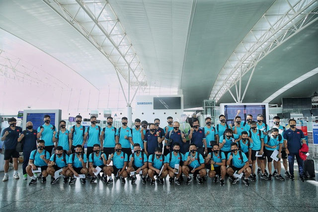 HLV Park Hang-seo cùng các học trò bay thẳng tới UAE trên chuyên cơ Bamboo Airways dự vòng loại World Cup 2022 - Ảnh 4.