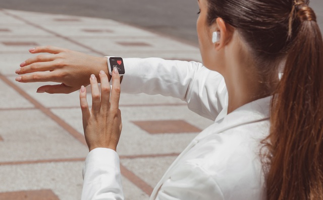 Năng động trong m&ugrave;a h&egrave; n&agrave;y c&ugrave;ng smartwatch Urban HR của Partron, made in Vietnam, vừa th&ocirc;ng minh lại vừa đẹp - Ảnh 2.