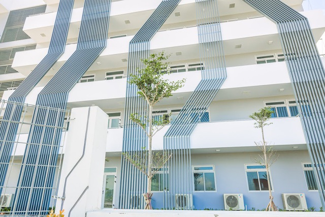 Quy Nhơn không chỉ có biển xanh, cát trắng, nắng vàng mà còn có campus thích mê cho sinh viên học AI - Ảnh 2.