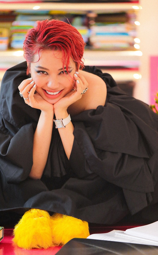 NTK Ho&agrave; Nguyễn: &ldquo;Tận dụng những thứ th&ocirc;ng minh, cuộc sống sẽ đơn giản hơn nhiều&rdquo; - Ảnh 1.