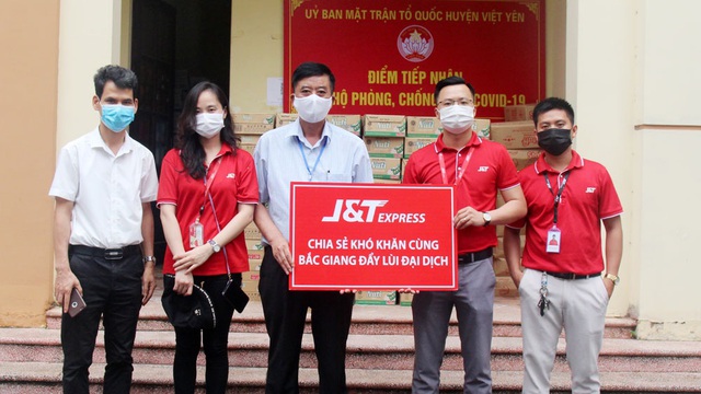 J&T Express và những chuyến xe nghĩa tình tiếp sức Việt Nam chống dịch - Ảnh 2.