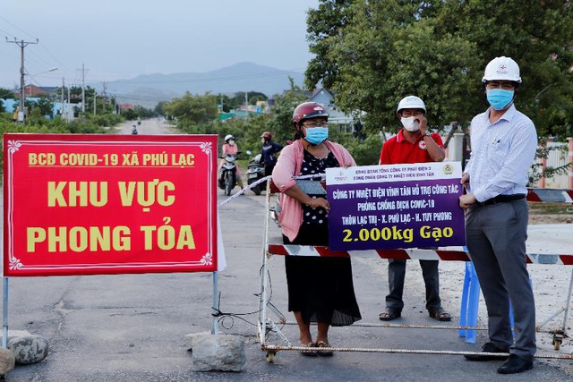 Công ty Nhiệt điện Vĩnh Tân ủng hộ phòng, chống dịch Covid-19 tại Bình Thuận - Ảnh 1.