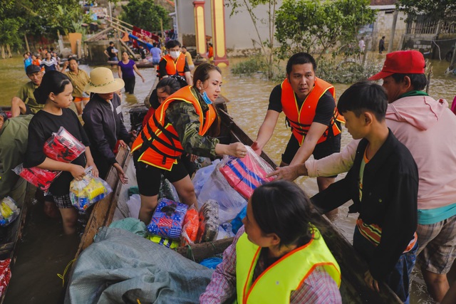 C&ocirc;ng ty YHL Star Hằng L&ecirc; ủng hộ 300 triệu đồng, chung tay c&ugrave;ng tuyến đầu chống dịch Covid-19 - Ảnh 2.
