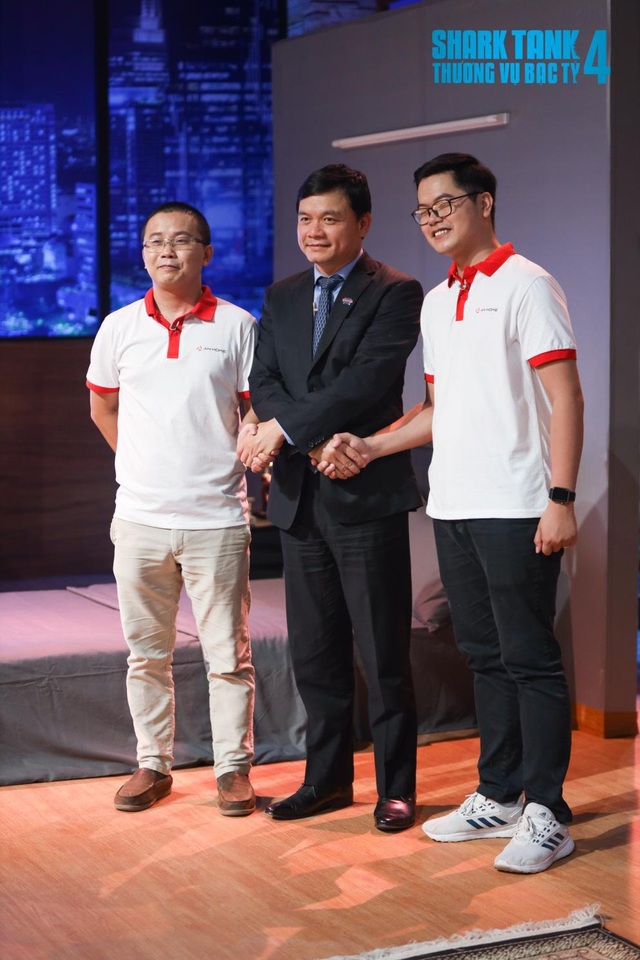 Gặp nhau ở lý tưởng mang đến sản phẩm gia dụng thông minh cho người Việt, Shark Phú “chốt deal” gọn startup Anhome - Ảnh 3.