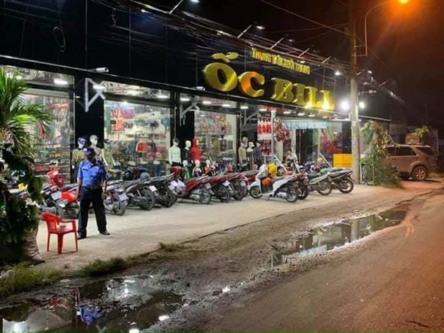 Mua h&agrave;ng nhập khẩu tại trung t&acirc;m thời trang Ốc Bill - Ảnh 4.