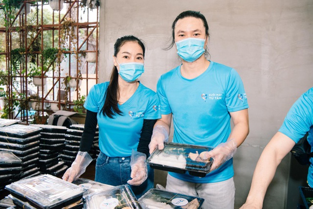Bữa ăn thiện nguyện của CLB Suối mát từ tâm: Rau thịt đủ đầy lại có cả lời nhắn siêu đáng yêu từ bà trùm hoa hậu - Ảnh 2.