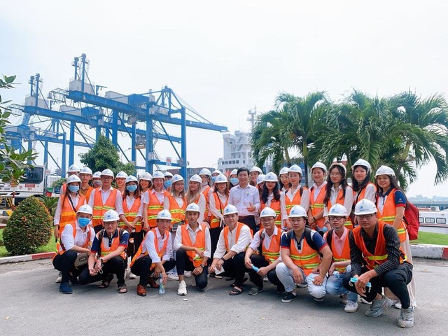 Kinh doanh - Quản l&yacute;: Một trong những nh&oacute;m ng&agrave;nh chiếm spotlight tại UEF - Ảnh 4.