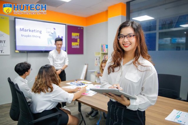 Học Quan hệ c&ocirc;ng ch&uacute;ng HUTECH trong thời đại số: Bộ &ldquo;b&iacute; k&iacute;p&rdquo; kh&ocirc;ng thể bỏ qua cho Gen Z năng động - Ảnh 1.